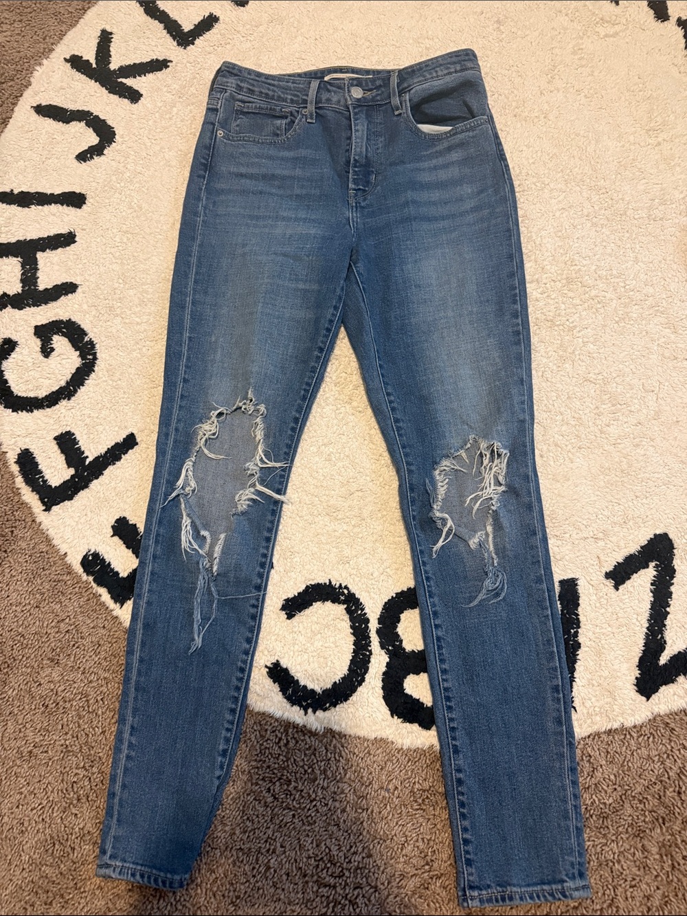 Vintage Levi's Women’s Blue distressed Jeans